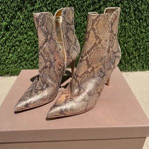 Gianvitto Rossi snakeskin leather booties size 8.5- worn once